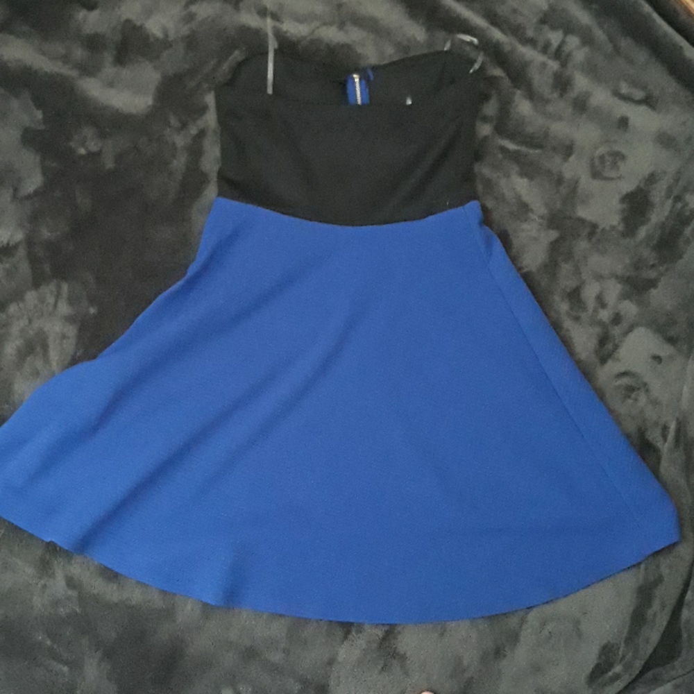 Dress - Picture 2 of 3